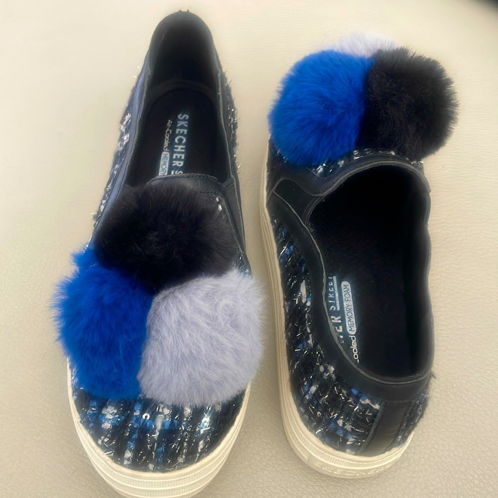SKECHERS SLIP ON MEMORY FOAM